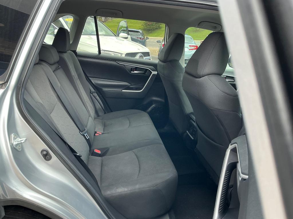 2021 Toyota RAV4 XLE - Photo 10