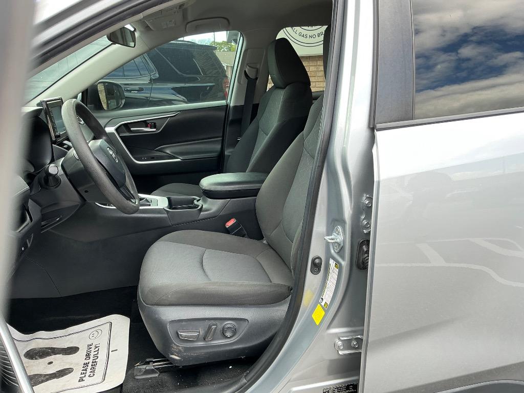 2021 Toyota RAV4 XLE - Photo 16
