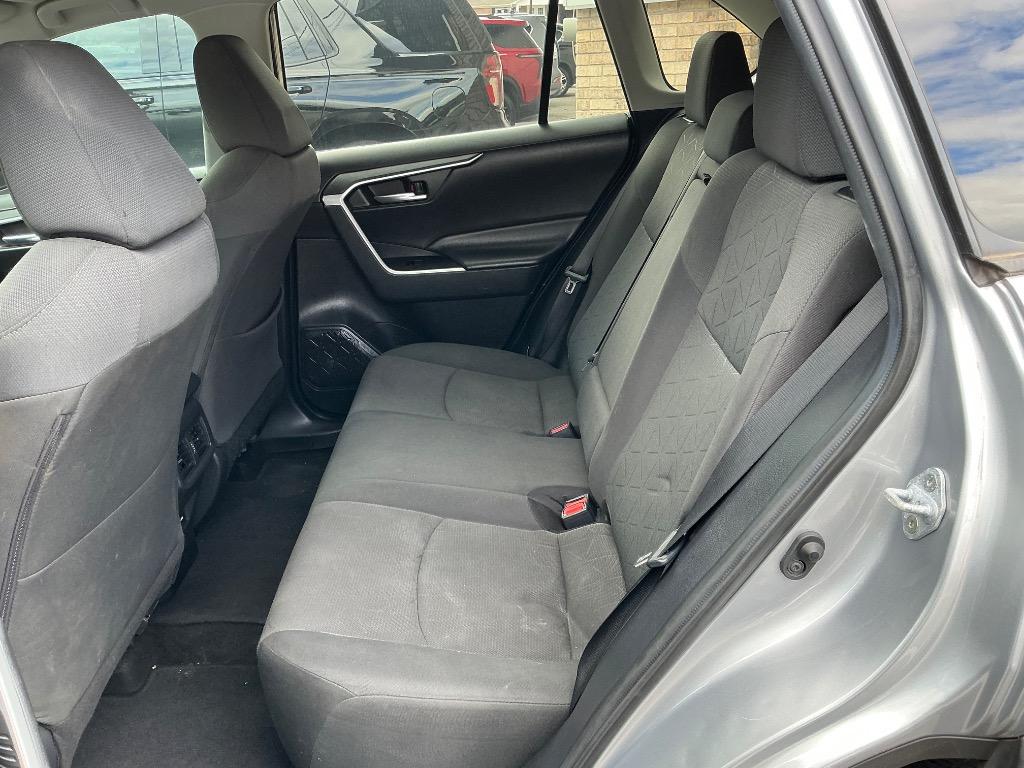 2021 Toyota RAV4 XLE - Photo 13