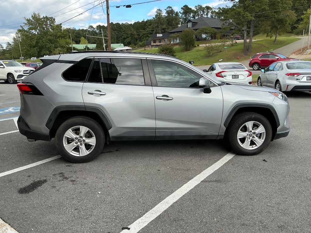 2021 Toyota RAV4 XLE - Photo 7