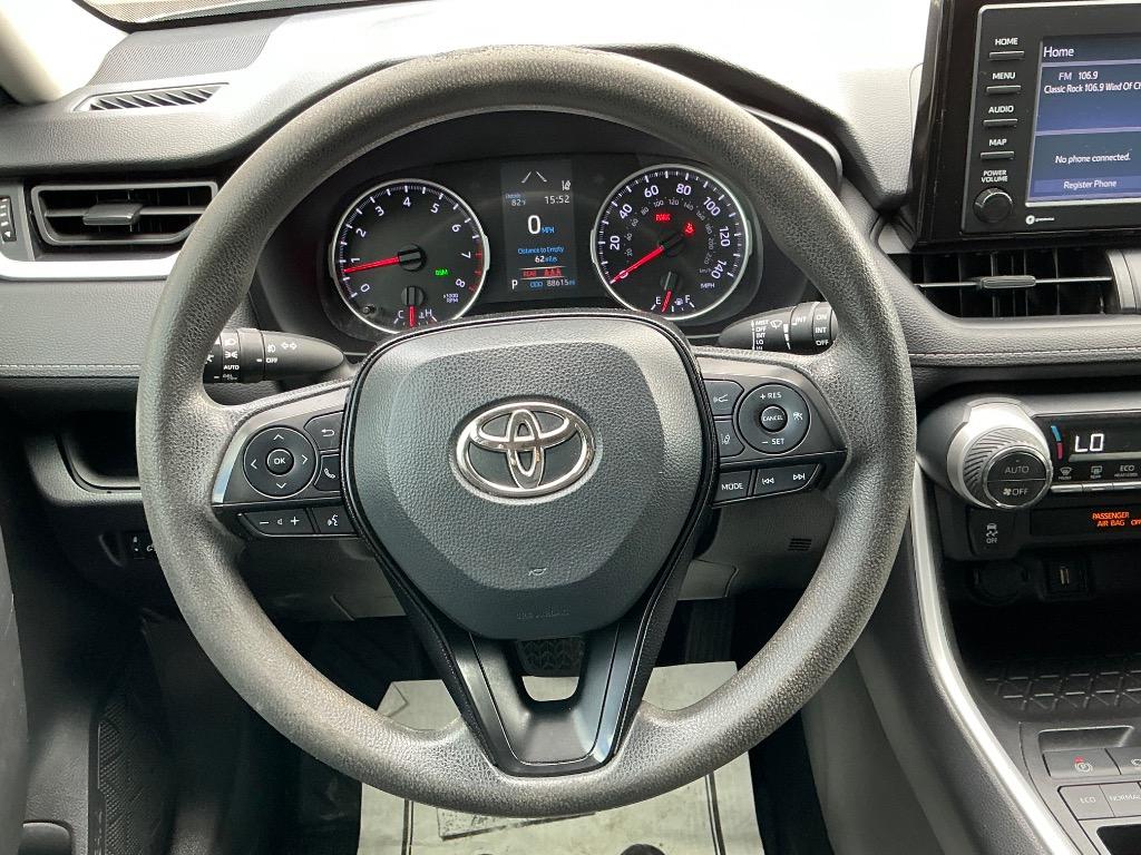 2021 Toyota RAV4 XLE - Photo 17