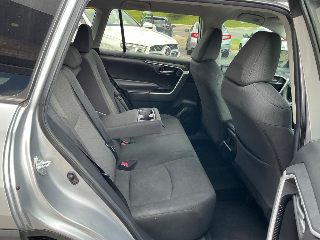 2021 Toyota RAV4 XLE - Photo 11