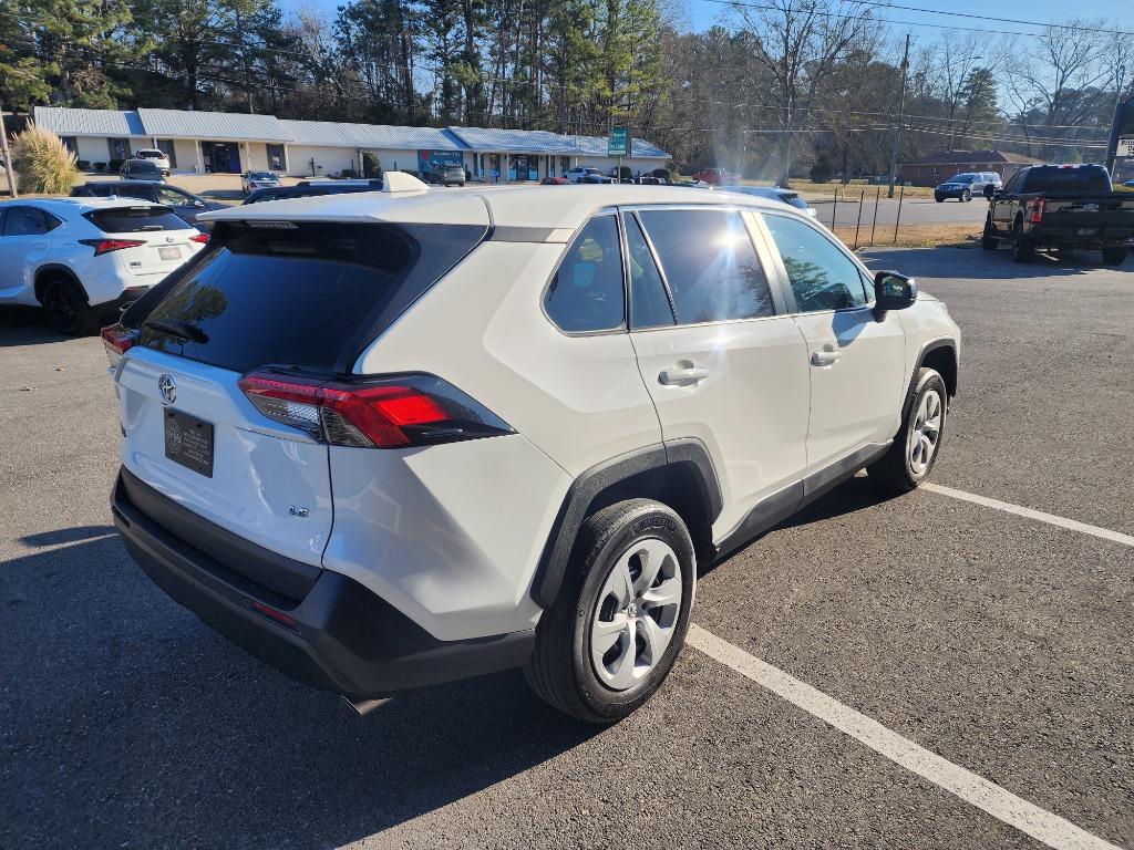 2024 Toyota RAV4 LE - Photo 6