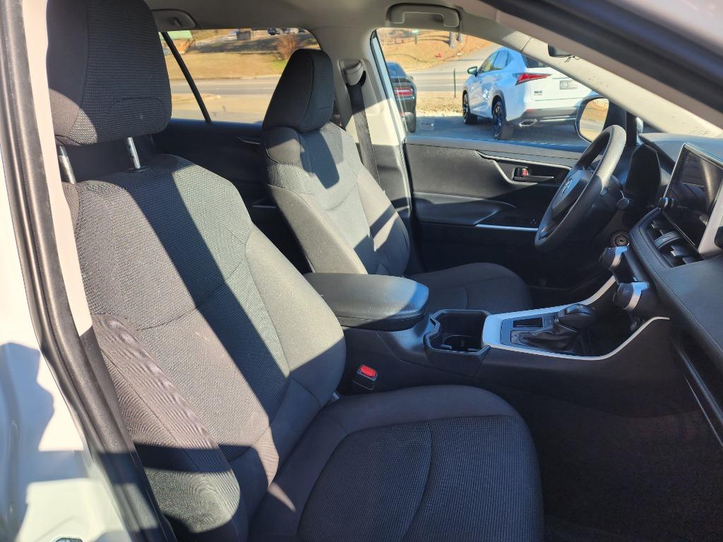 2024 Toyota RAV4 LE - Photo 13