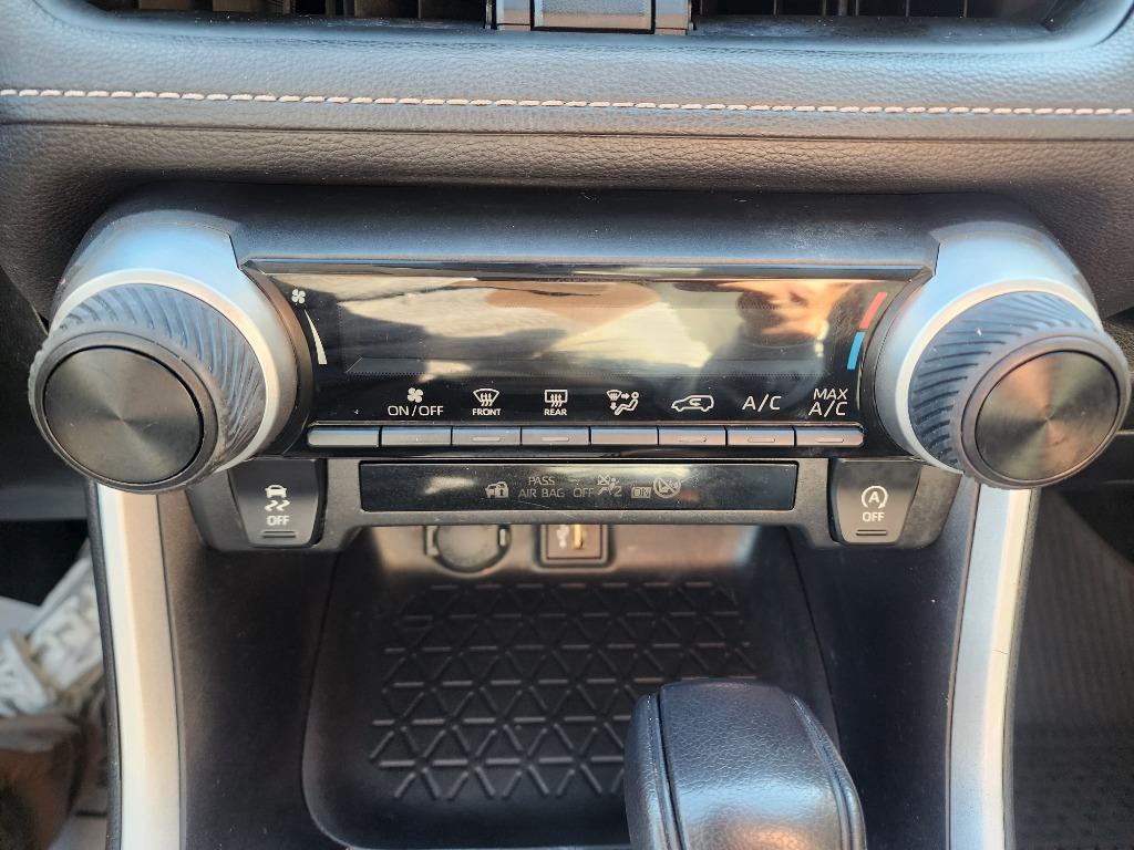 2024 Toyota RAV4 LE - Photo 18