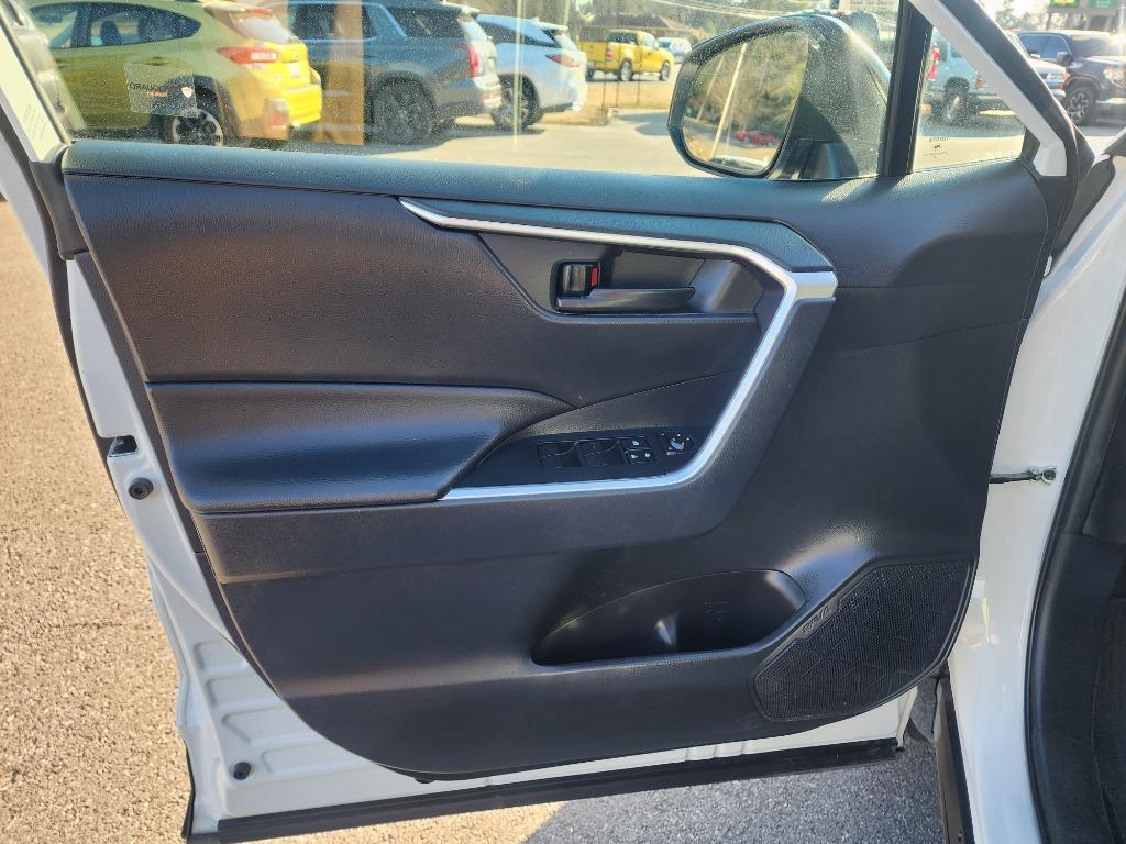 2024 Toyota RAV4 LE - Photo 15