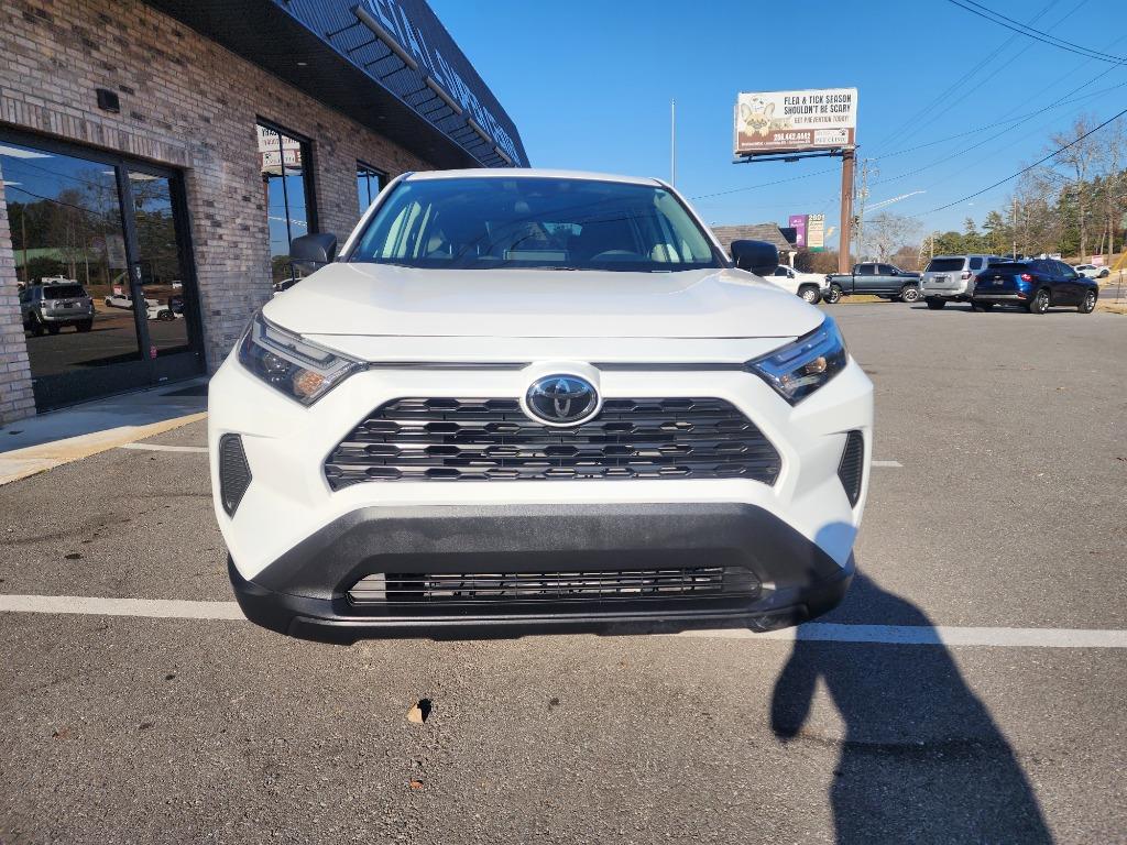 2024 Toyota RAV4 LE - Photo 8