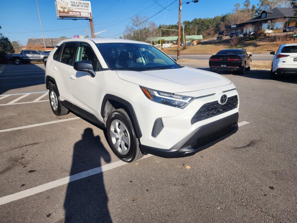 2024 Toyota RAV4 LE - Photo 7