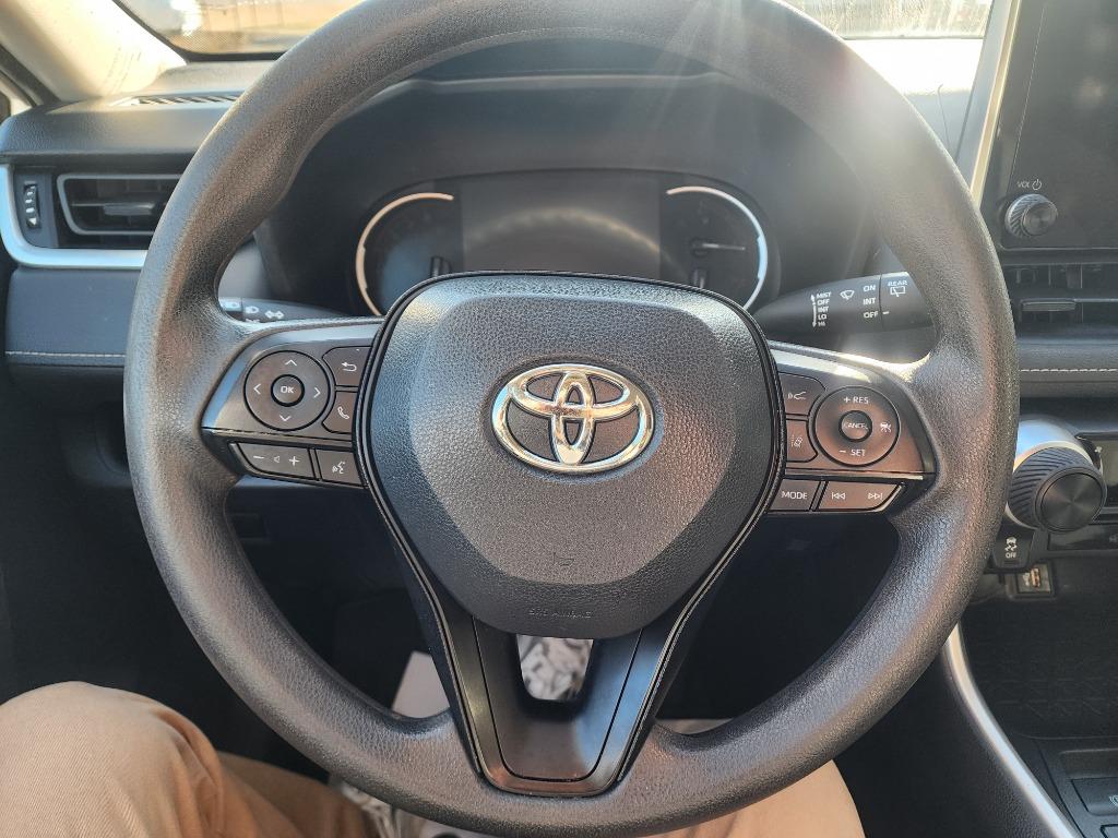 2024 Toyota RAV4 LE - Photo 23