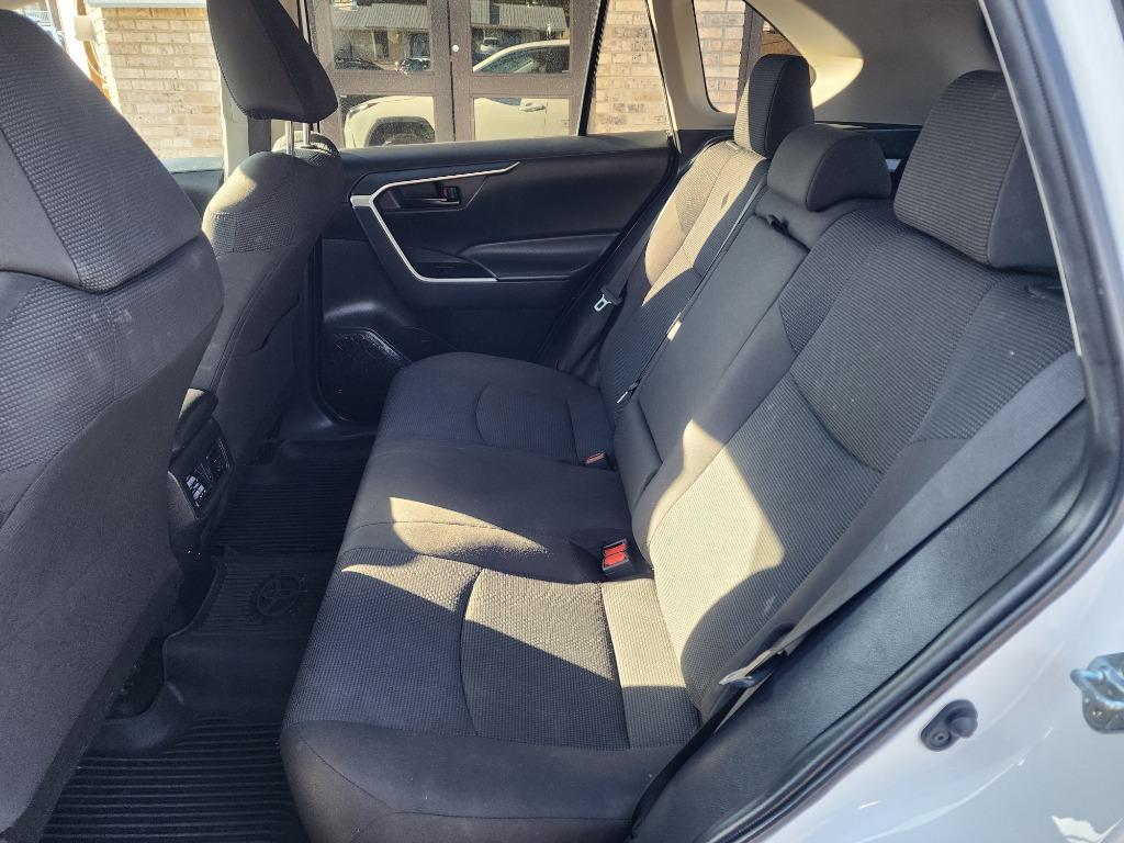 2024 Toyota RAV4 LE - Photo 10