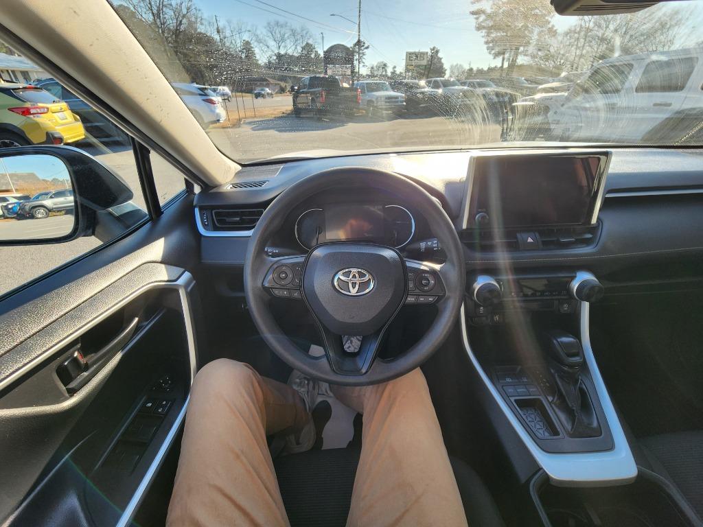 2024 Toyota RAV4 LE - Photo 16