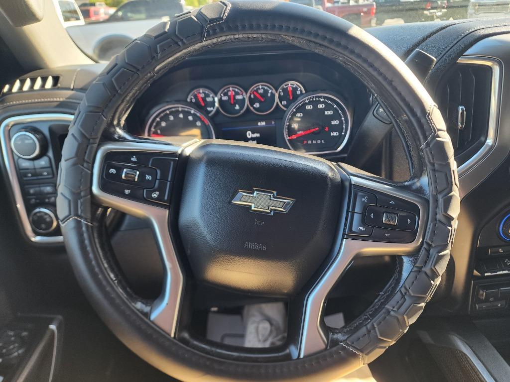 2020 Chevrolet Silverado 1500 LT photo 2