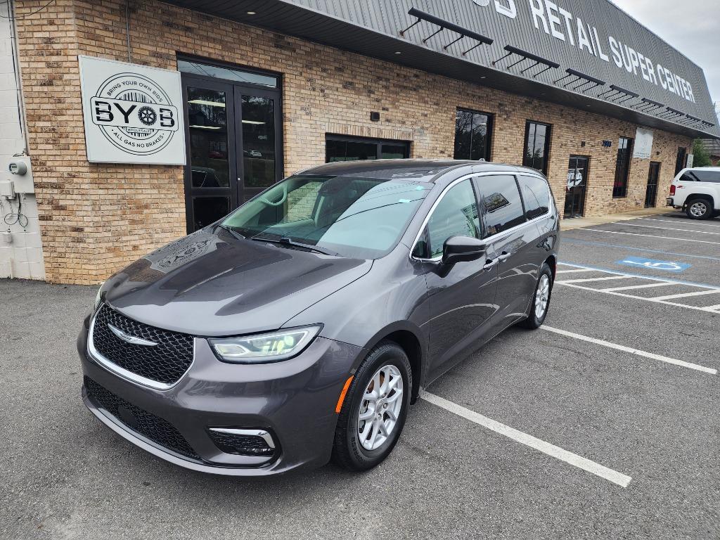 2023 Chrysler Pacifica Touring L's photo